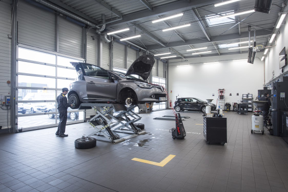 Atelier mécanique : présentation du service dans le réseau Autotransac,  groupe automobile Fabre